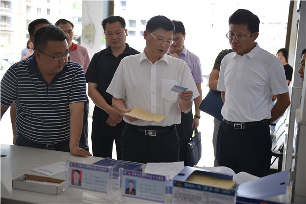谭先振在恩施州调研时强调 深化法律服务，筑牢法治根基，护航高质量发展